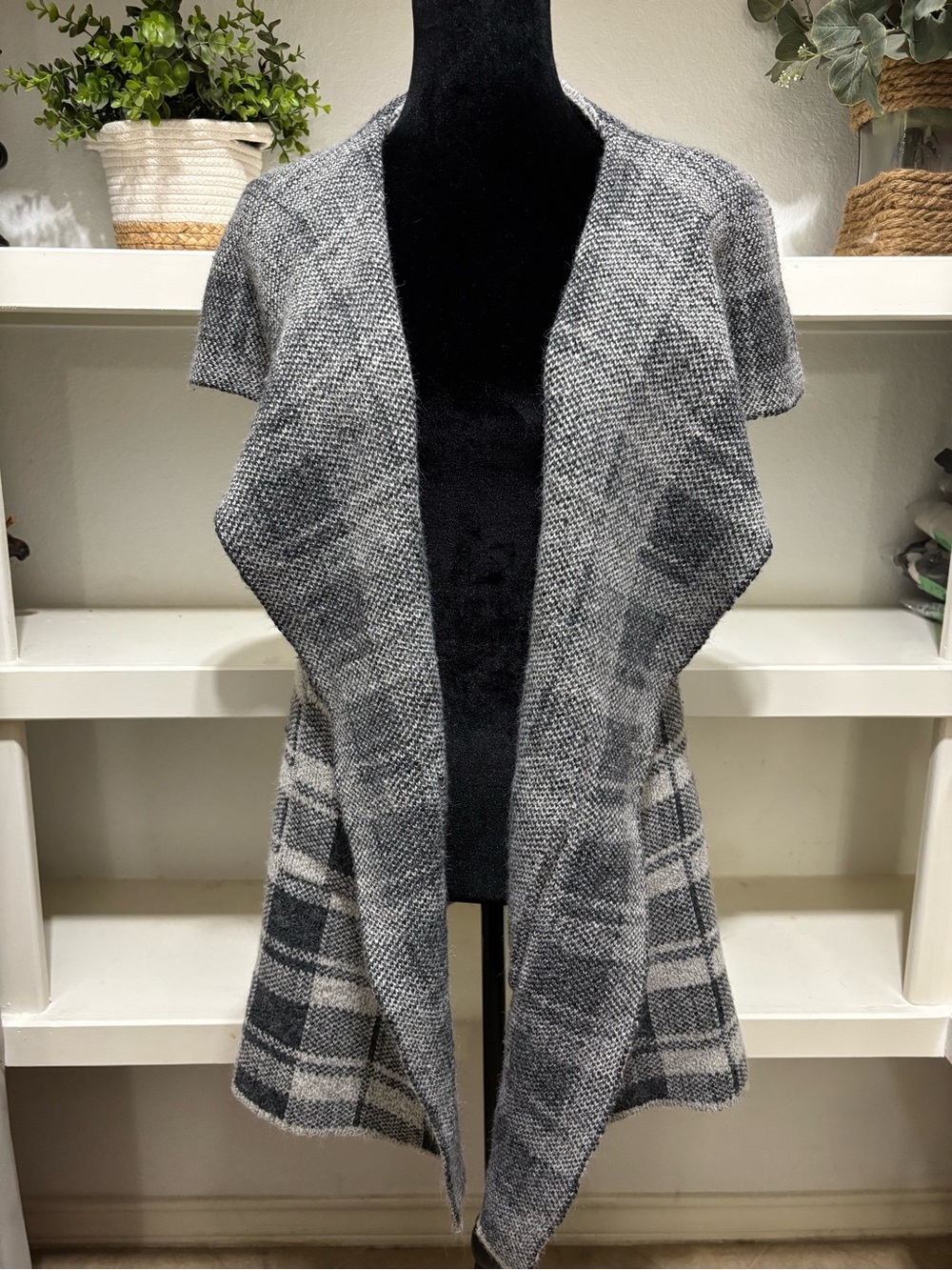 Dolce Cabo Grey Plaid Open-Front Short Sleeve Cardigan Size L